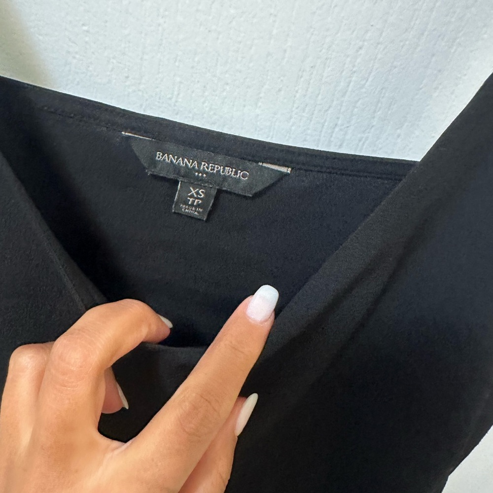 Banana Republic Black Camisole Top - Picture 2 of 2